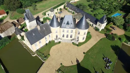 Château de Vaulogé Отели в г. Жуэ-ан-Шарни
