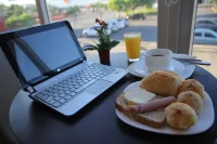 Ibis Montes Claros Shopping - breakfast