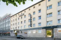 Hotel Central Hamburg Hotels near Schleepark