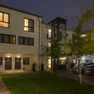 Goethe Hotel Business Frankfurt Отели рядом с достопримечательностью «Аквапарк "Ребштокбад"»