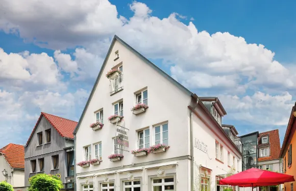 繆勒酒店咖啡館和葡萄酒 . 月亮木酒店