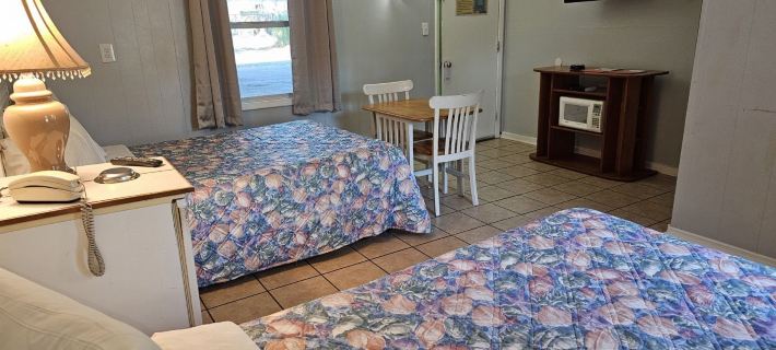 Captain's Cove Motel Hotels in Brunswick County