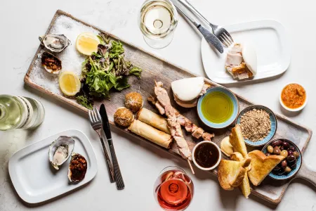 Lakes Hotel Отели в г. Порт Аделаида