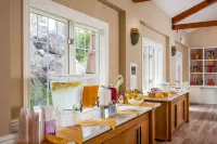 Lighthouse Lodge & Cottages - breakfast