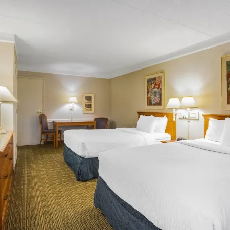 Super 8 by Wyndham Eagle Pass