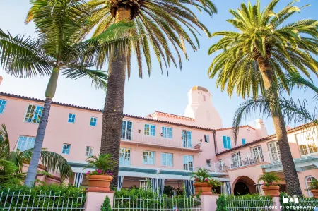 La Valencia Hotel Отели рядом с достопримечательностью «Библиотека Гейзел»