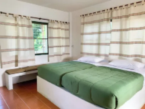 คันทรี เลค เนเจอร์ ลอดจ์ โรงแรมในอำเภอ พยุหะคีรี