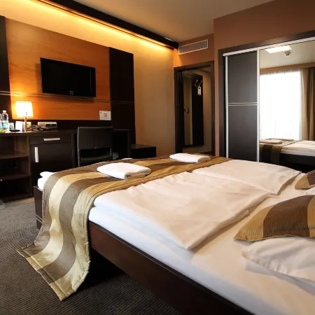 Hotel Dolphin - Adult Friendly