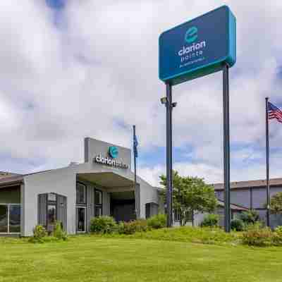 Clarion Pointe Tomah Hotel Exterior