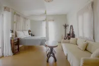 Emilia Luxury Apartments Hotels in Vári