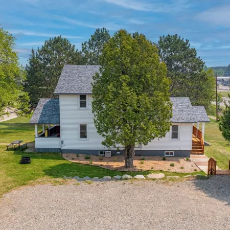 Pine Park - Charming 5 BR home