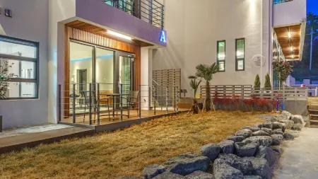 Namhae Lounge 32 Resort A Отели в г. Намхэ