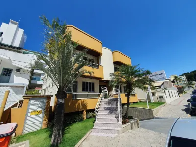 Pousada Acapulco - Bombinhas Отели рядом с достопримечательностью «Morada d´Omar 4 ilhas»