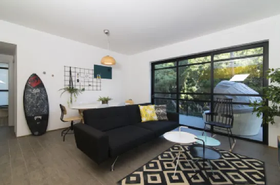 Mr. Brooklyn - by TLV2Go Hotel dekat White City