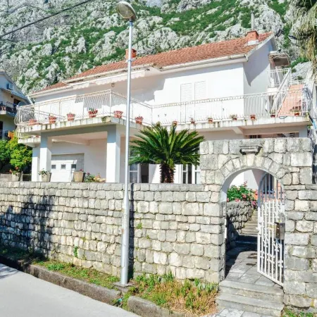 Waterfront Apartment Petrovina