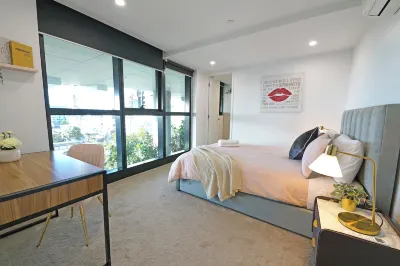 Condo Exceptional 3Br Hotel dekat Belle Box Hill