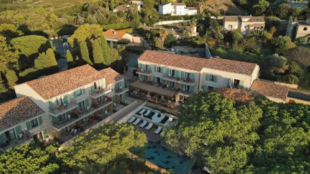 Boutique Hôtel Responsable et Restaurant Basgi Basgi Отели в г. Рапале