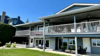 Lake and the City Bed and Breakfast Hotels in West Kelowna