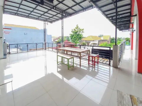 Super OYO 3702 Homestay Bougenville Syariah Hotel di Lamongan