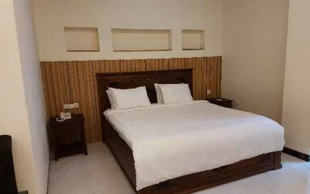 Grand Jatirogo Hotel Отели в г. Jatirogo