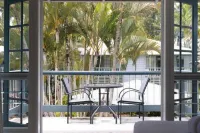 Coral Beach Noosa Resort - 주차장