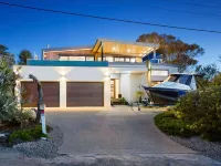 The Ocean s Edge   Luxury Entertainer with Views Hotels in Mornington