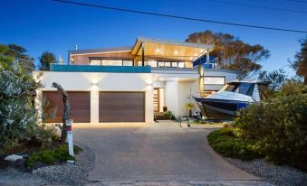 The Ocean s Edge   Luxury Entertainer with Views