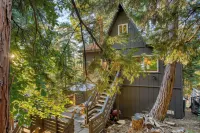 2 Decks w Lake Glimpse Views Modern Luxe Cabin A-Frame Retreat by AvantStay Отели рядом с достопримечательностью «Лейк Арроухед Виллидж»