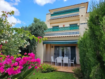 Bungalow in Ayamonte Near Portugal Border Отели рядом с достопримечательностью «Club De Golf Isla Canela»