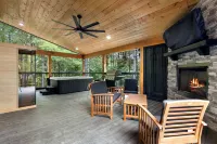 Whispering Retreat Sleeps 4 Hotels in McCurtain County