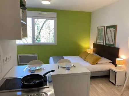 Apparteo Nantes Отели в г. Орво