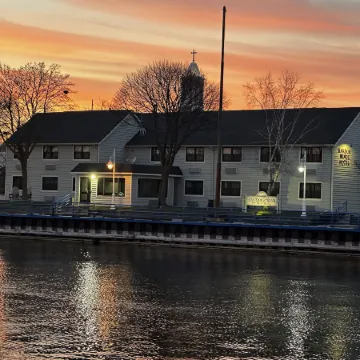 Harbor Winds Hotel