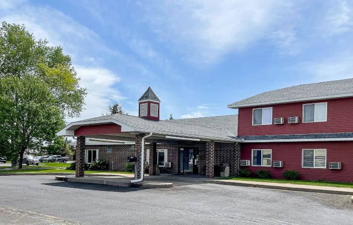 Hudson Inn & Suites