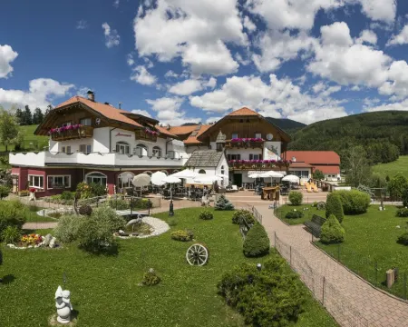 Hotel Amaten Hotels in Brunico