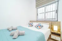4-Bed Villa Sleeps 8 Pets Ok & 10 Min to Beach - Villas