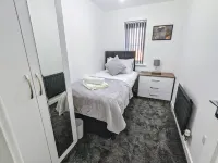 Modern House - 4 Bedrooms - FamilyFriendly Hotels in Burnley