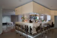 Du Lac Et du Parc Grand Resort - bar