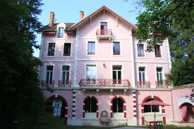 Hotel la Font Vineuse & Spa Hotels in Saint-Pierre-d'Argençon