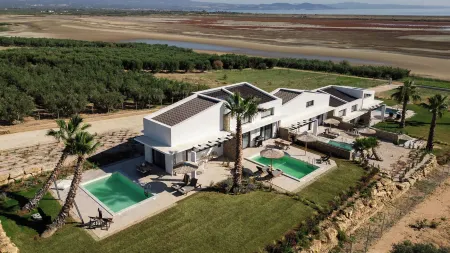 Flamingo View Suites Отели в г. Неа-Моуданиа