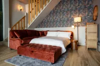 Woodpeckers - Stylish Luxury Property With hot tub