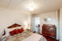 Whale - Watcher's Perch Hotel a Otter Rock