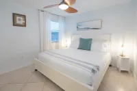 Spectacular Bliss- Secluded Beachfront Vibes, Surf, Yard Hôtels à : Fort Pierce