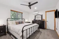 Wild Cascadia Retreat in marvelous Skykomish - 20 min to Stevens Pass