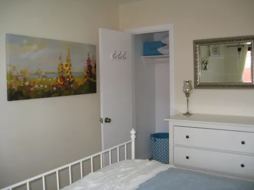 Charming Vacation Flat: 5-Minute Walk to Beach!