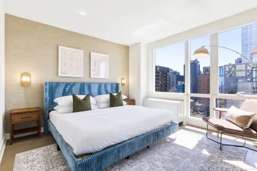 2-bedroom LUXURY building in delightful New York with AC, WiFi-VIEWS of NYC