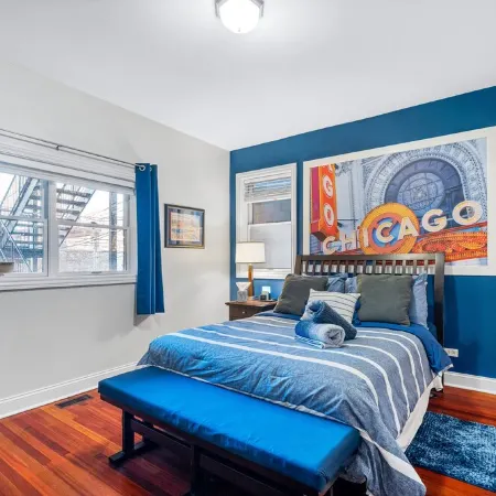 Wrigley Field Rooftop Apartment! - Cubs Season Open
