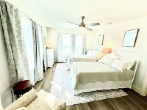 Spacious 3 bedroom hom in charming Marble Falls with WiFi, AC Hoteles en Marble Falls