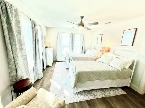 Spacious 3 bedroom hom in charming Marble Falls with WiFi, AC
