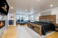 Red Elephant Resort next to the Big Wood River - When Only the Best Will do.