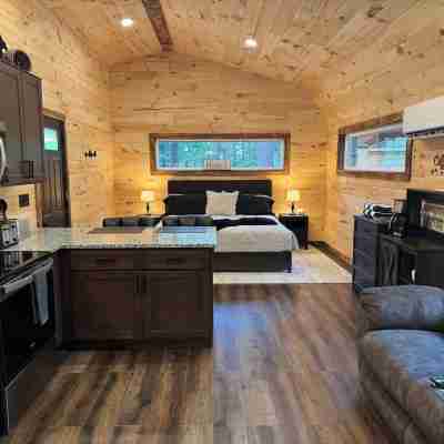 Hocking Hills -Brand New - Eaglerock Cabin Rooms